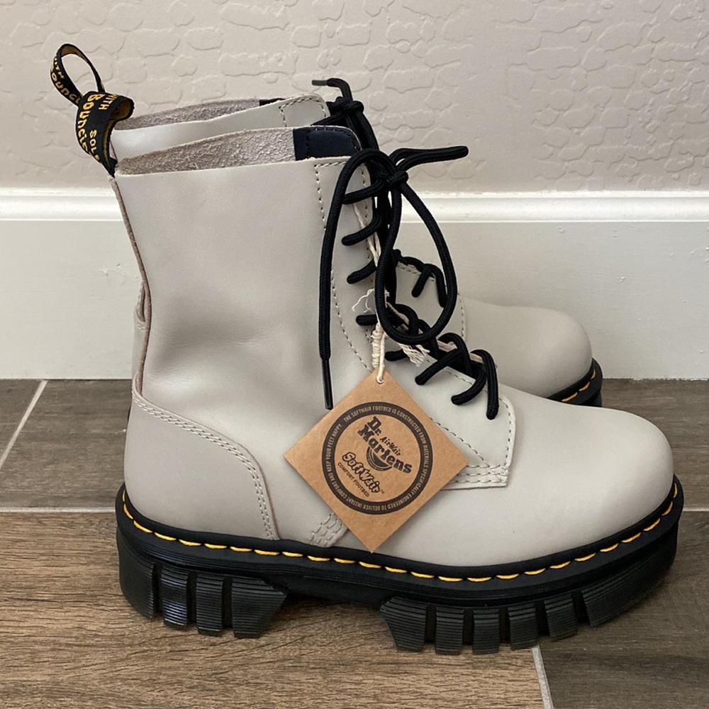 NEW Dr Marten Audrick Platform Lace Up Cobblestone Boot Size 9 - Picture 4 of 8